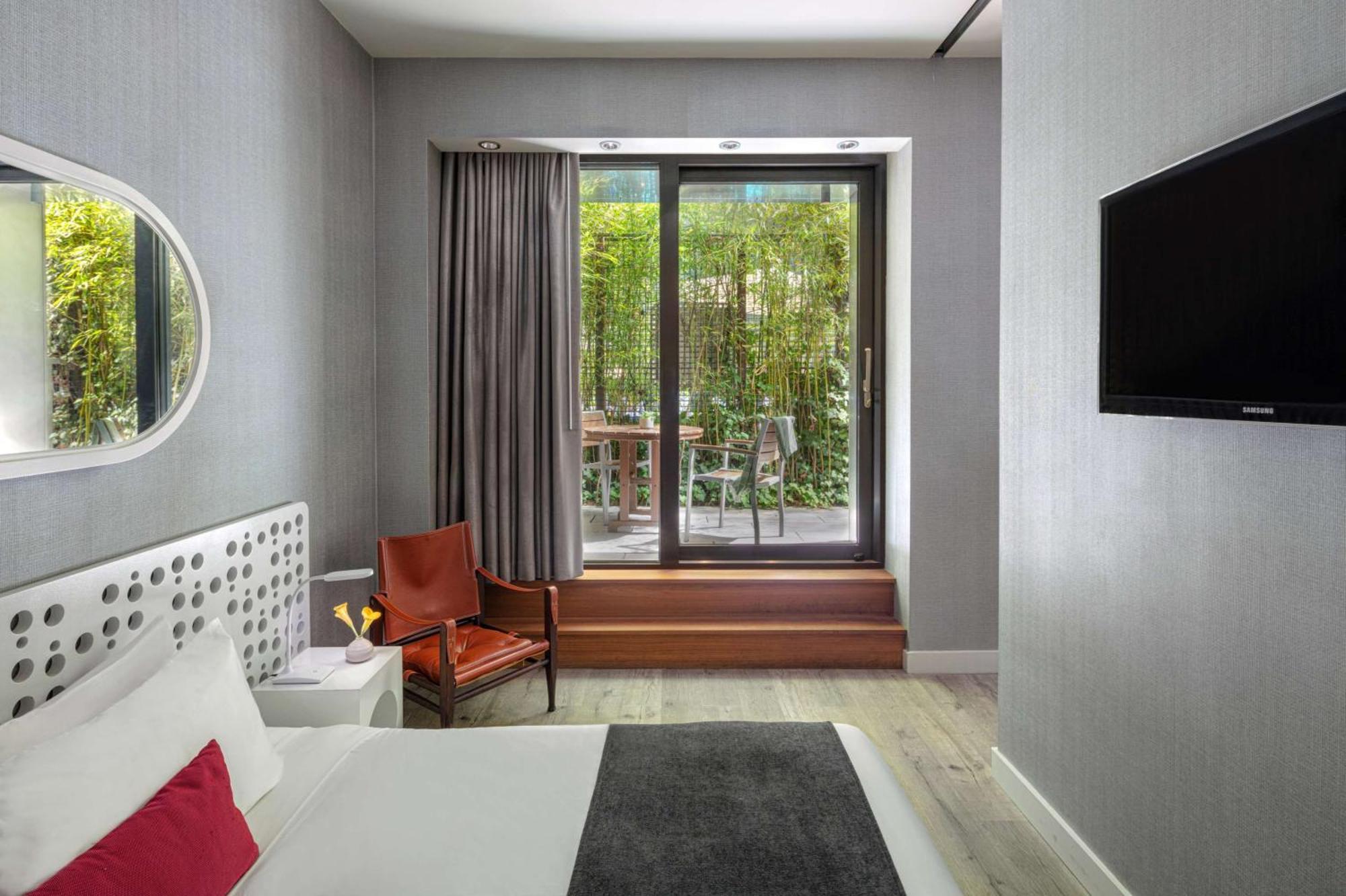 Platinum King Suite with Pool Access
